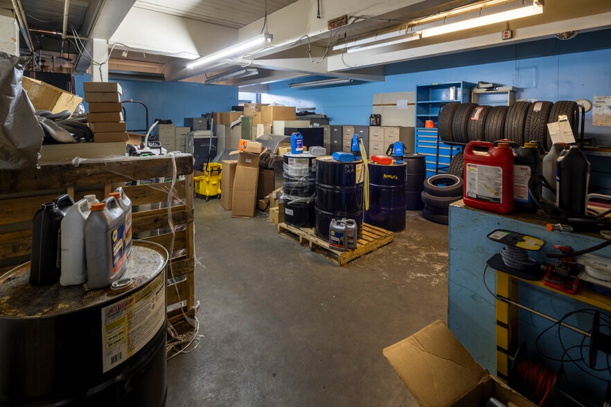 More Photos Of 14600 Ambaum Blvd SW, Burien Auto Repair For Lease