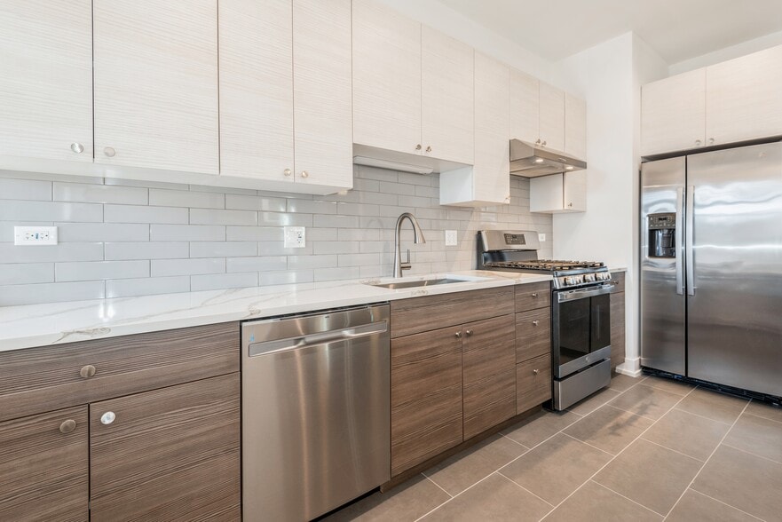 More Photos Of 1535 W Estes Ave, Chicago Multifamily For Sale