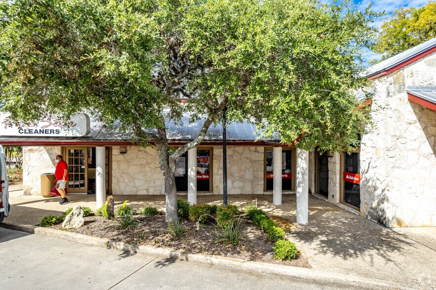 More Photos Of 2950 Thousand Oaks Dr, San Antonio Unknown For Lease