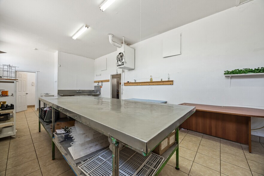 More Photos Of 33027 Road 159, Ivanhoe General Retail For Sale