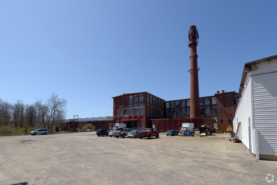 More Photos Of 426 Metacom Ave, Warren Manufacturing For Lease