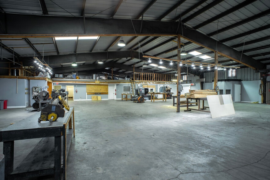 More Photos Of 910 Brenda St, Houston Warehouse For Sale