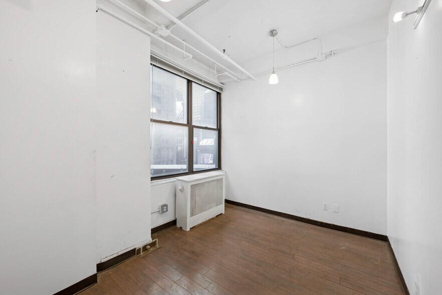 More Photos Of 721-723 7th Ave, New York Office For Lease