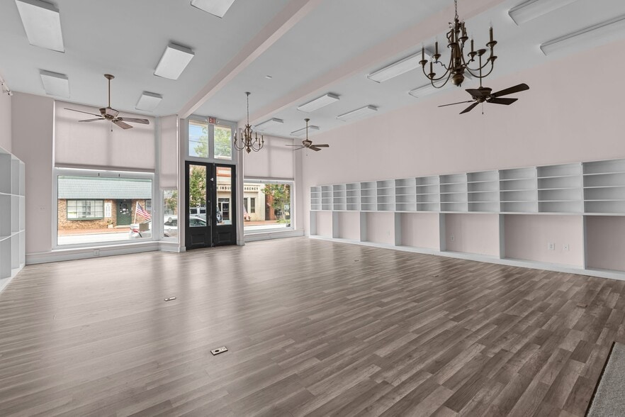 More Photos Of 132 S Main St, Warrenton Storefront For Sale