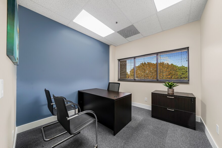 More Photos Of 10570 S US Highway 1, Port Saint Lucie Coworking Space