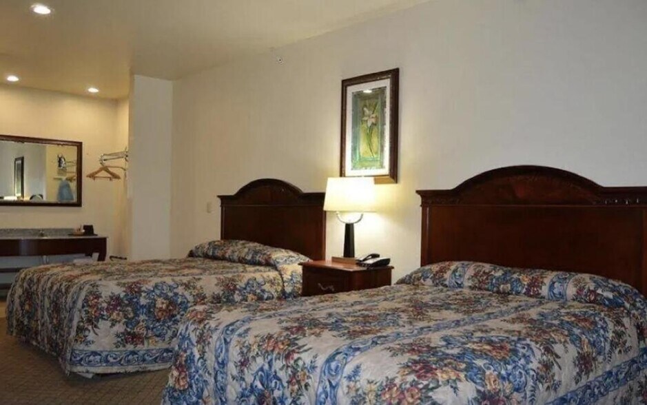 More Photos Of 901 S Garfield St, Kiowa Hotel For Sale