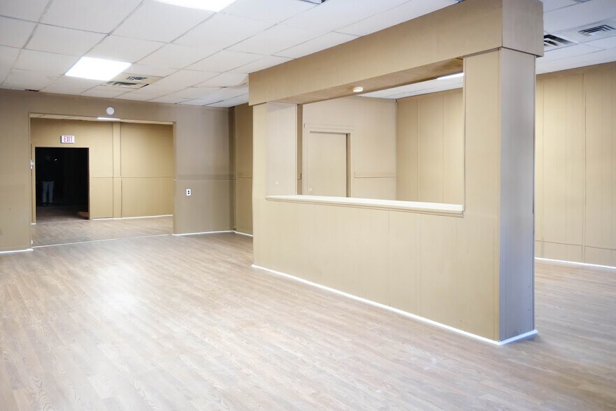 More Photos Of 985 S Clinton Ave, Rochester Restaurant For Sale