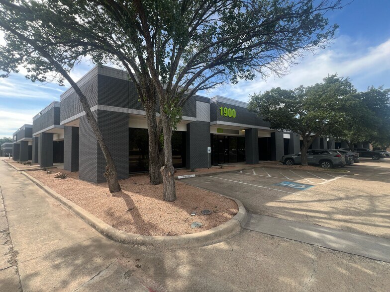 More Photos Of 1900 Firman Dr, Richardson Unknown For Lease