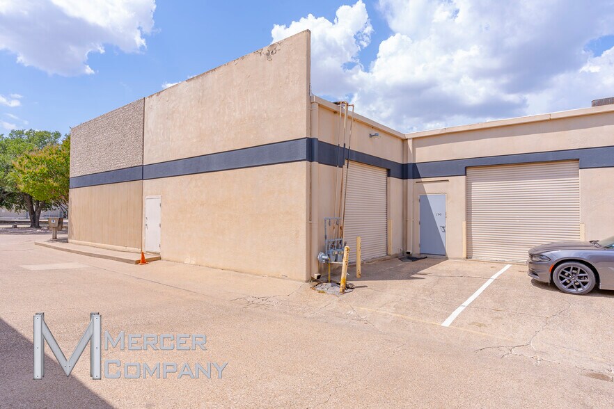 More Photos Of 400 Centre Park Blvd, DeSoto Light Manufacturing For Sale