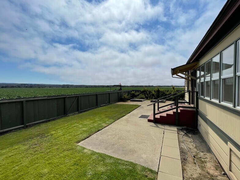 More Photos Of 425 W Blanco Rd, Salinas Office For Lease