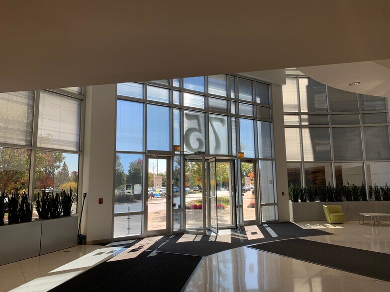 More Photos Of 75 N Fairway Dr, Vernon Hills Office For Sale