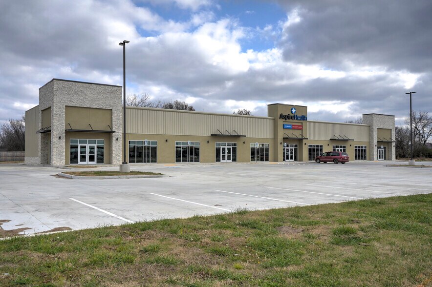 More Photos Of 900 Meriweather St, Okmulgee General Retail For Lease