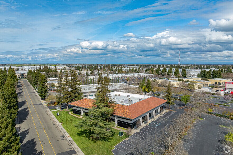 More Photos Of 3900 Lennane Dr, Sacramento Office For Sale