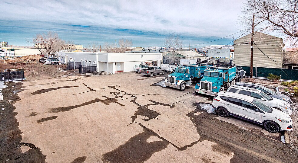 More Photos Of 910 Glendale Ave, Sparks Showroom For Sale