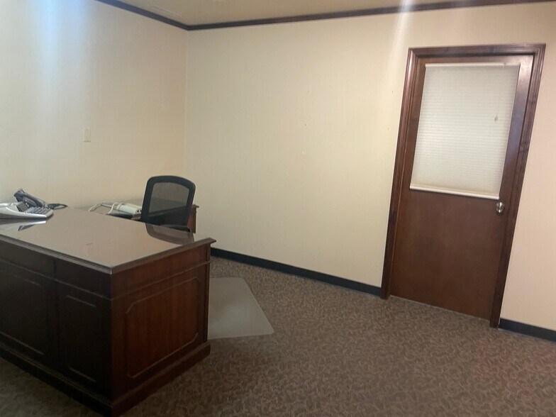 More Photos Of 2325 Sinton Rd, Colorado Springs Warehouse For Lease