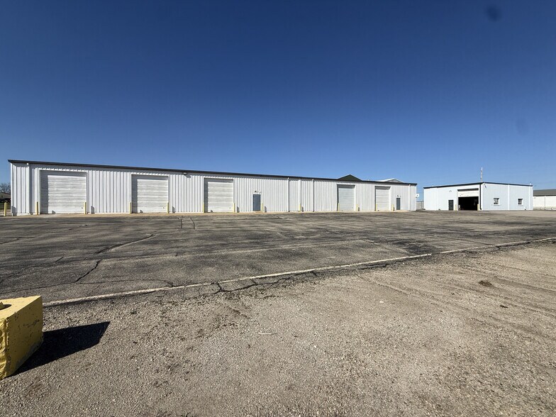 More Photos Of 200 35th St, Marion Unknown For Lease