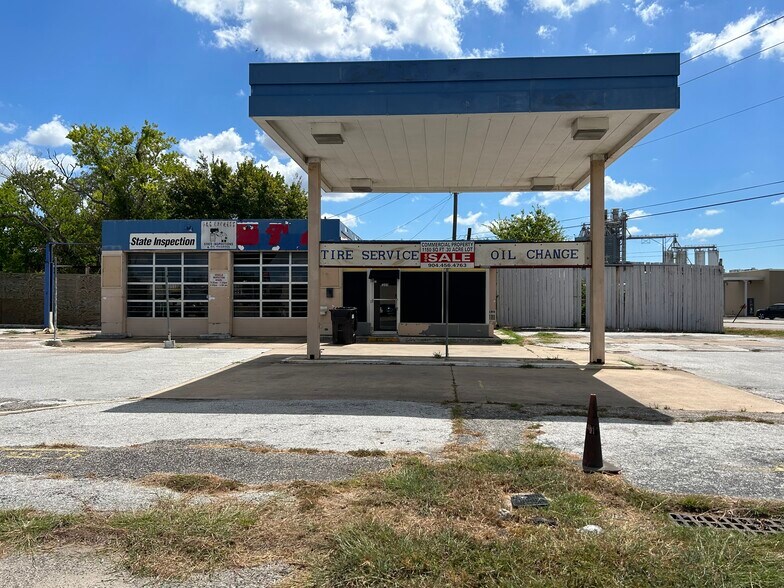 More Photos Of 1200 E Mulberry St, Angleton Auto Repair For Sale