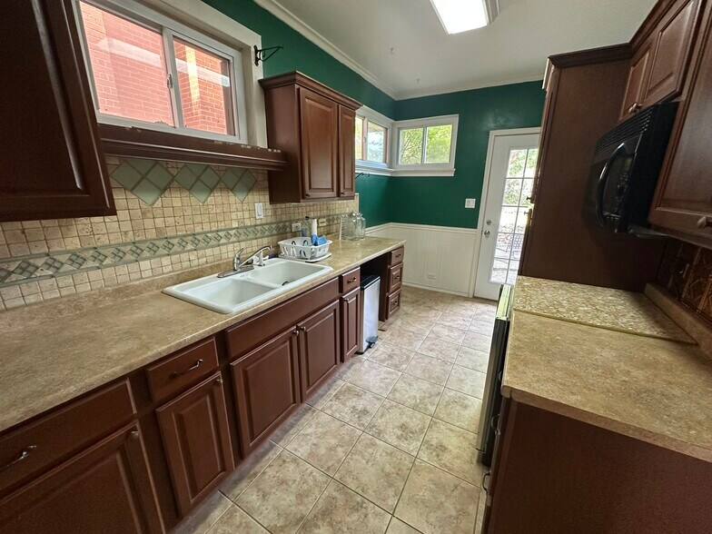 More Photos Of 204 S Kentucky St, McKinney Office Residential For Sale