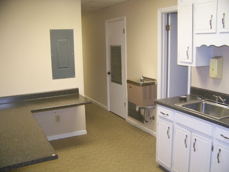 More Photos Of 2225 Drake Ave, Huntsville Office For Lease