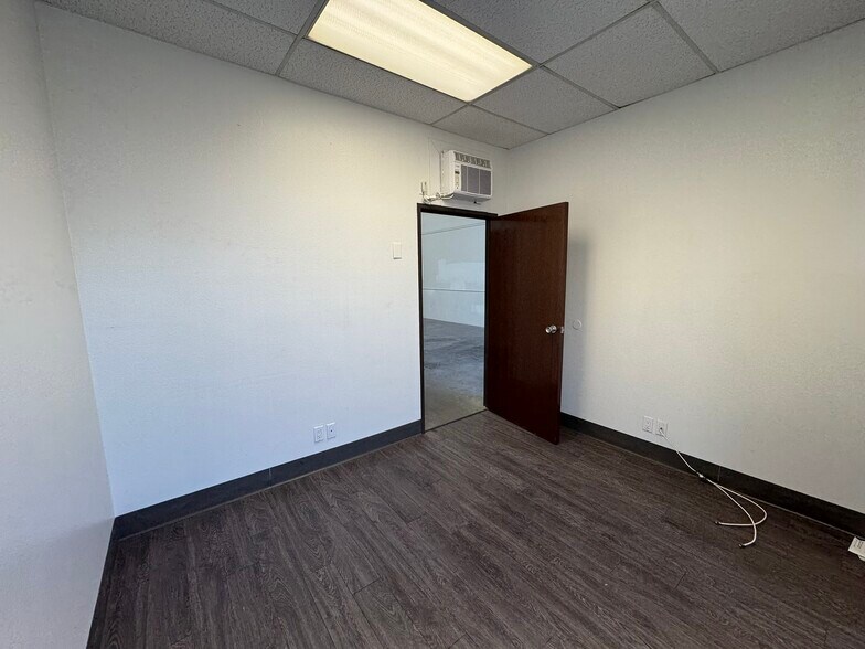 More Photos Of 1390 E Burnett St, Signal Hill Unknown For Lease