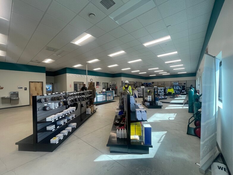 More Photos Of 925 N Fancher Rd, Spokane Valley Industrial For Lease