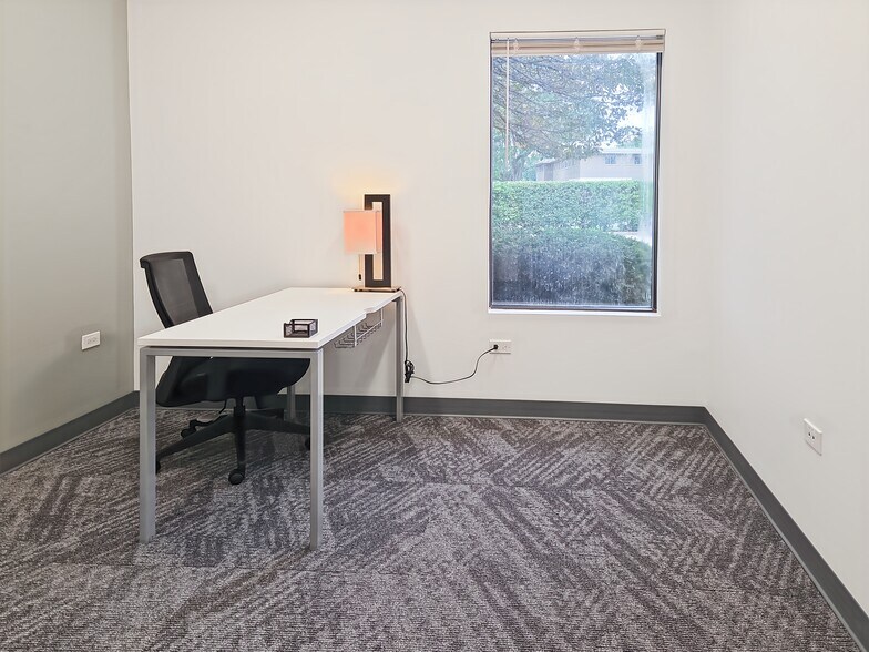 More Photos Of 611 S Milwaukee Ave, Libertyville Coworking Space