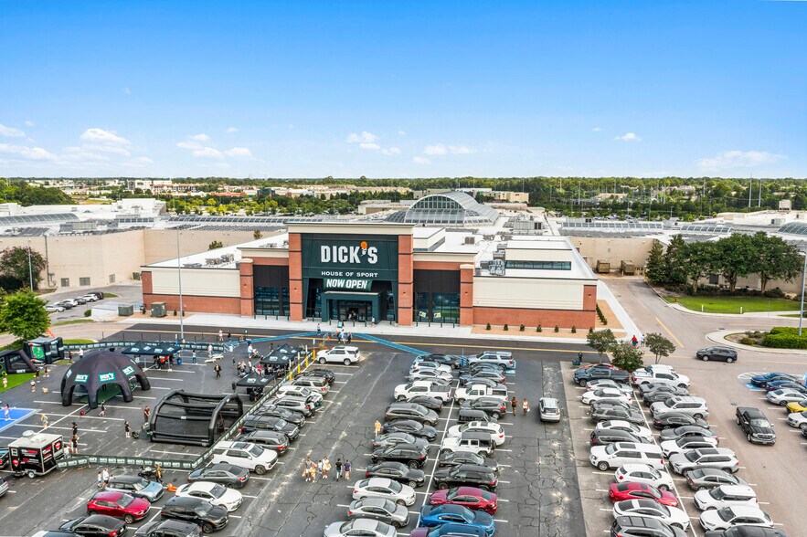 More Photos Of 6501 Bluebonnet Blvd, Baton Rouge Department Store For Sale