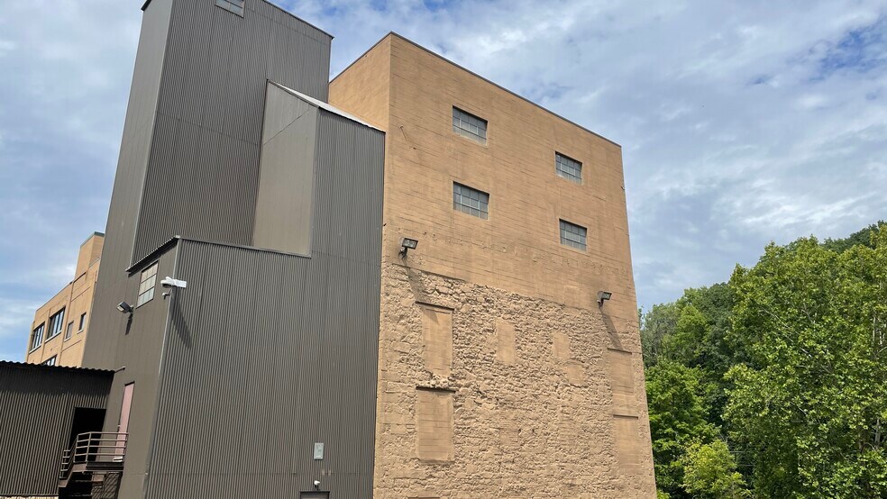 More Photos Of Edgewood Avenue, Easton Office For Lease