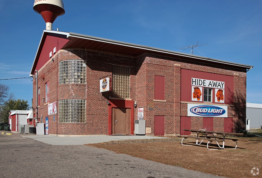 More Photos Of 7540 5th St, New Auburn Bar For Sale