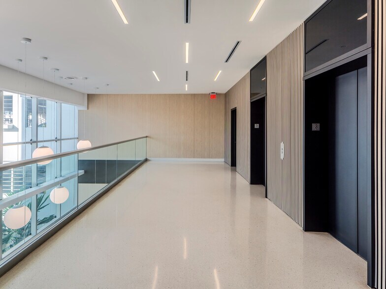 More Photos Of 555 Washington Ave, Miami Beach Office For Lease