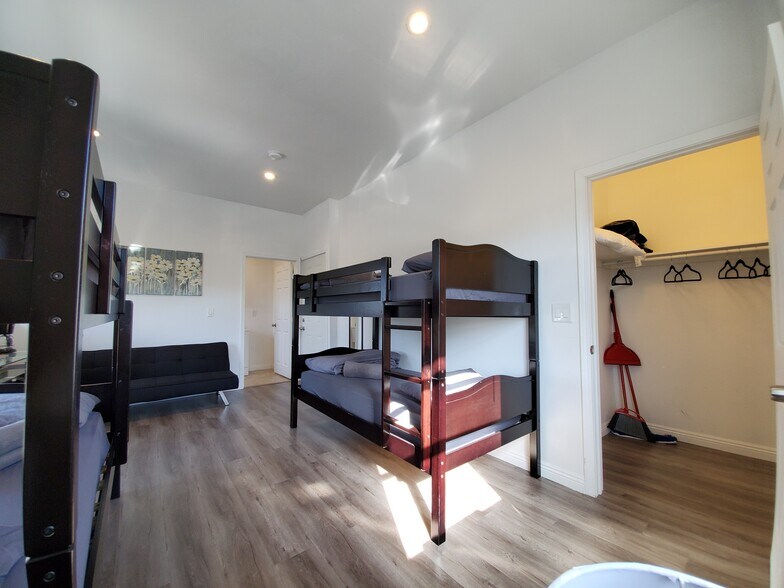 More Photos Of 1978 Bonsallo Ave, Los Angeles Apartments For Sale