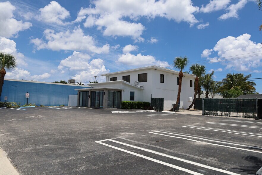 More Photos Of 1822-1826 N Dixie Hwy, Lake Worth Freestanding For Sale