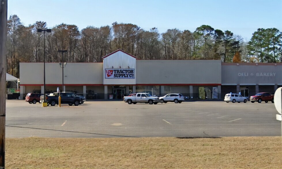 More Photos Of 1317 Elm St, Hampton Supermarket For Lease