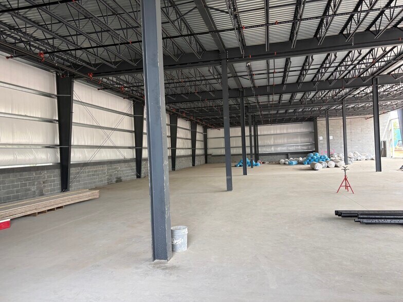 More Photos Of 17 Industrial dr, New Britain Manufacturing For Lease