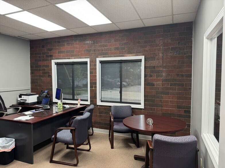 More Photos Of 816-818 NW Park Ln, Lee's Summit Office For Lease