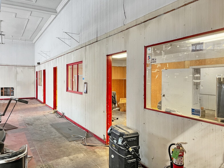 More Photos Of 301 N Petaluma Blvd, Petaluma Freestanding For Lease