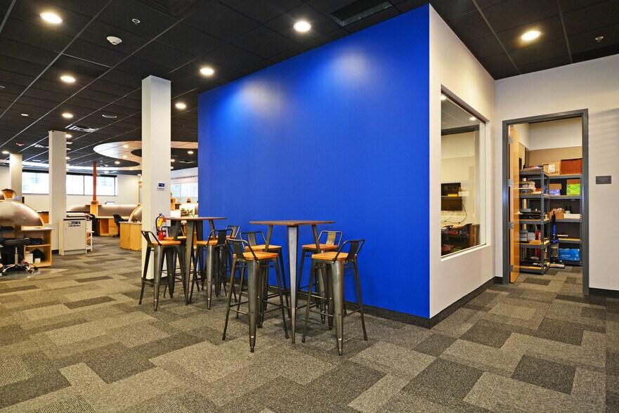 More Photos Of 1001 Washington Ave S, Minneapolis General Retail For Sale