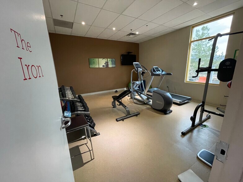 More Photos Of 9390 Gateway Dr, Reno Unknown For Lease