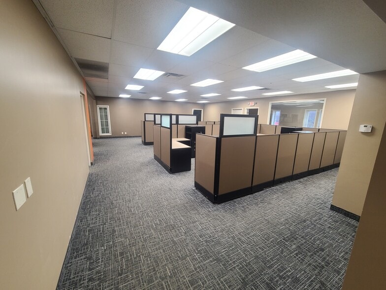 More Photos Of 2360 N Nevada Ave, Minneapolis Warehouse For Sale