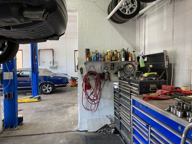 More Photos Of 905 Dundalk Ave, Baltimore Auto Dealership For Sale