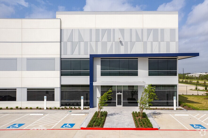 More Photos Of 15600 Carpenters Logistics Dr, Channelview Distribution For Sale