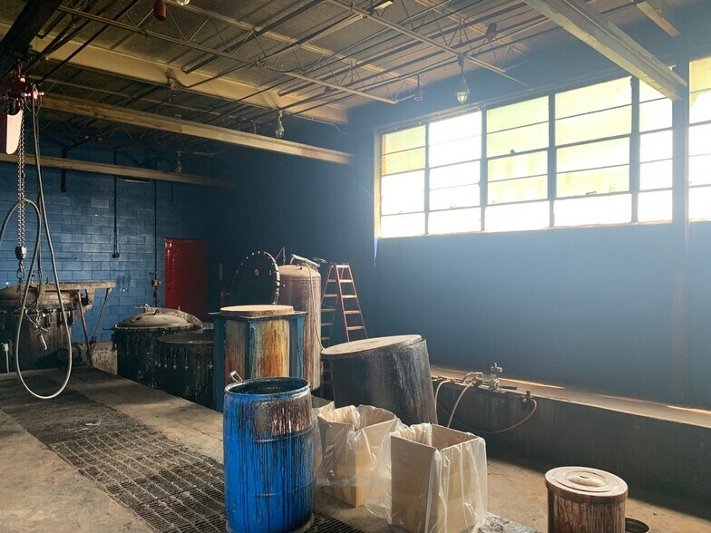 More Photos Of 1031 S Noel Ave, Wheeling Manufacturing For Sale