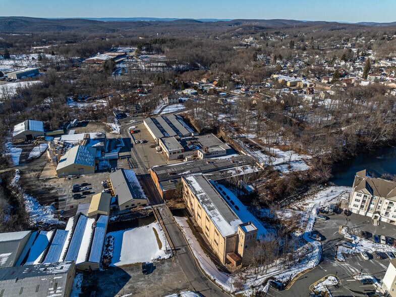 More Photos Of 10 Furnace St, Stanhope Manufacturing For Lease