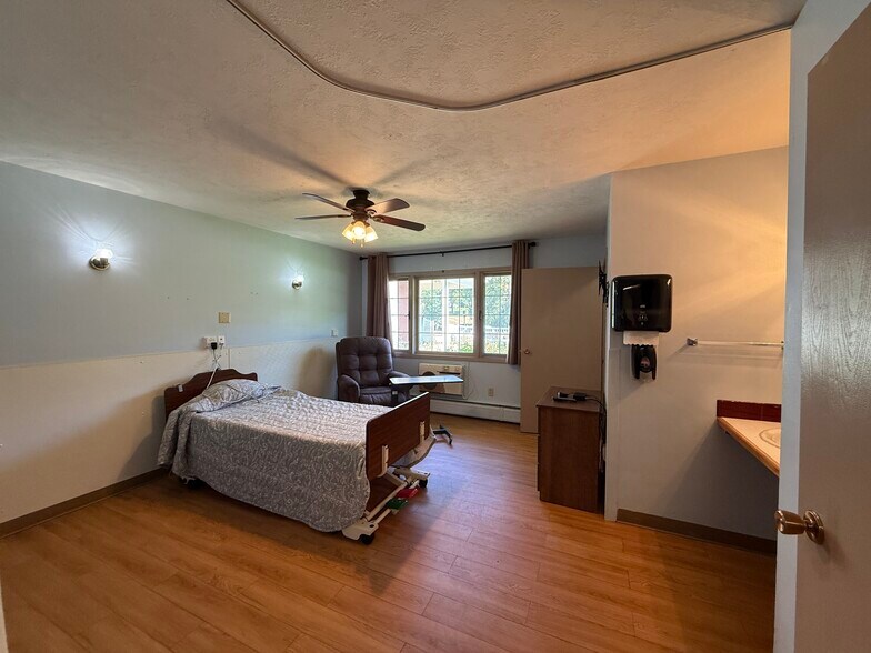 More Photos Of 702 Cedar Ave, Laurel Multifamily For Sale