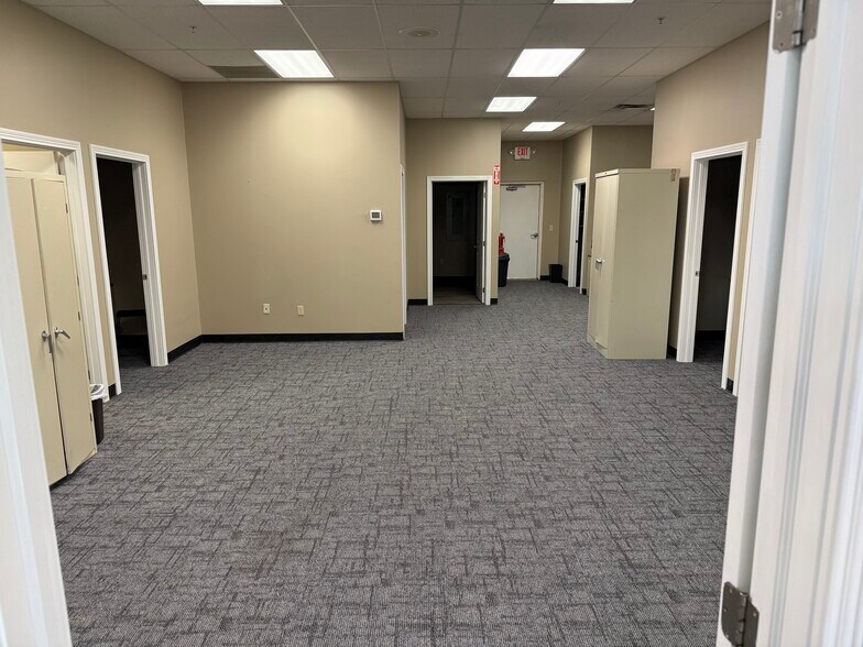 More Photos Of 1600 W Main St, Troy Storefront Retail Office For Lease