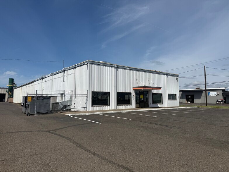 More Photos Of 700 Conger St, Eugene Unknown For Lease