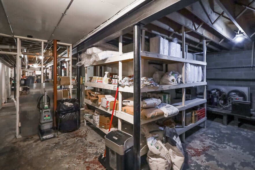 More Photos Of 2604 Custer St, Manitowoc General Retail For Sale