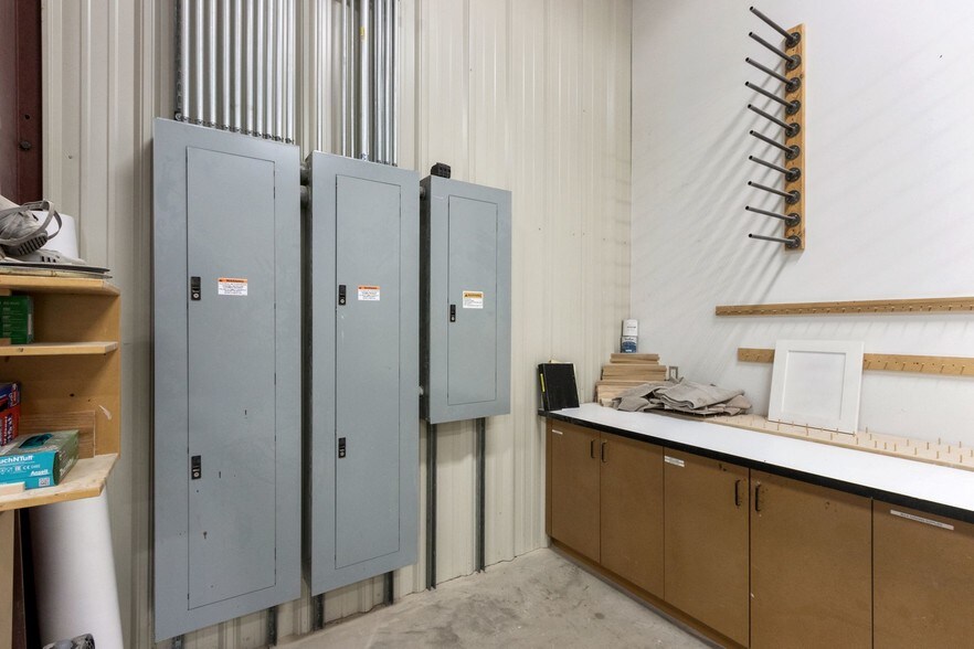 More Photos Of 801 62nd St, Marion Showroom For Sale