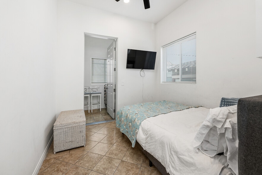 More Photos Of 714-16 York ct, San Diego Apartments For Sale