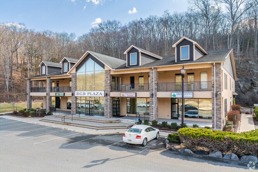 Primary Photo Of 507 Seven Bridge Rd, East Stroudsburg Medical For Lease